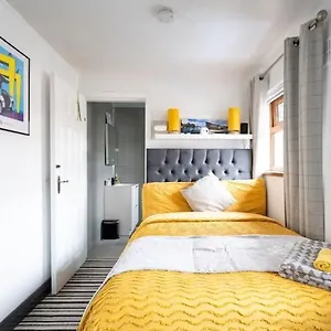 https://elegant-and-cosy-private-room.belfasthotelsireland.com