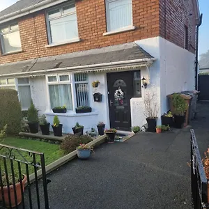 https://breda-lodge-cosy-studio-space.belfasthotelsireland.com